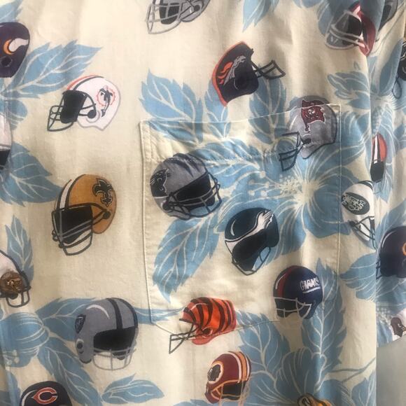 Vintage. Sun and Turf NFL Helmets Cream Blue Button Down Shirt Men's Size XXL - Picture 6 of 7